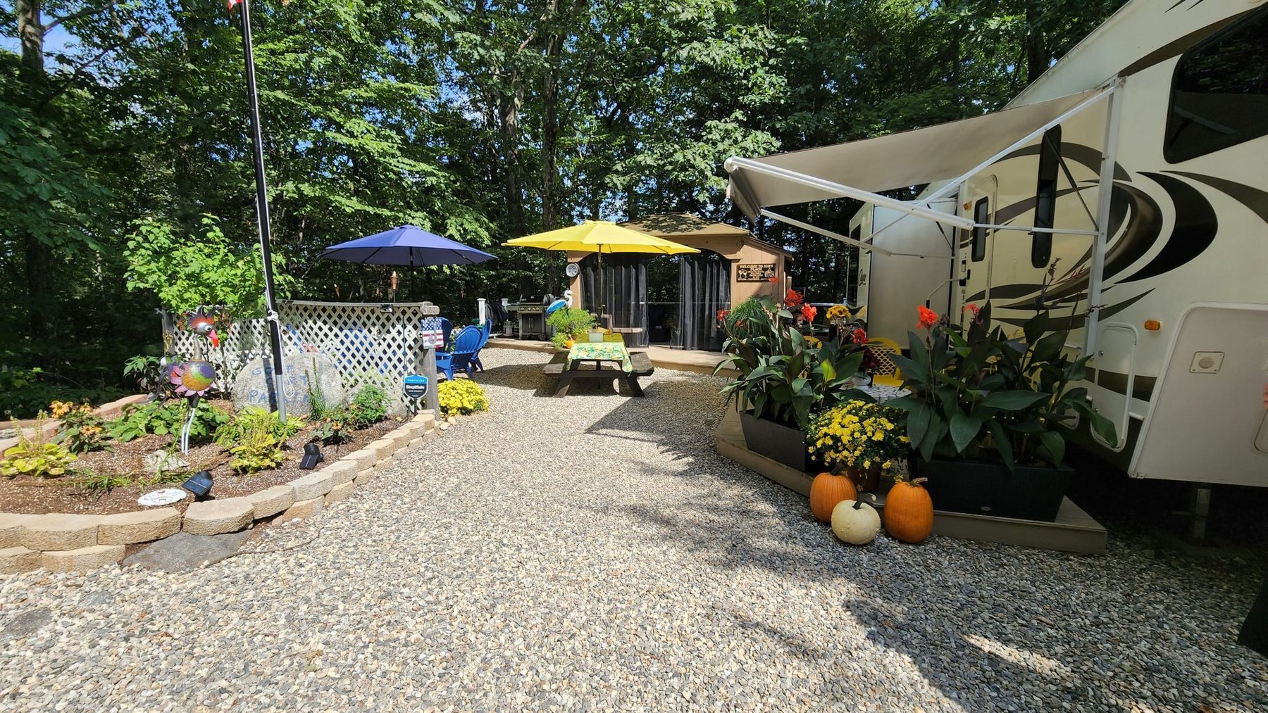 RV Sites view 10 at Pioneer Valley RV Campground